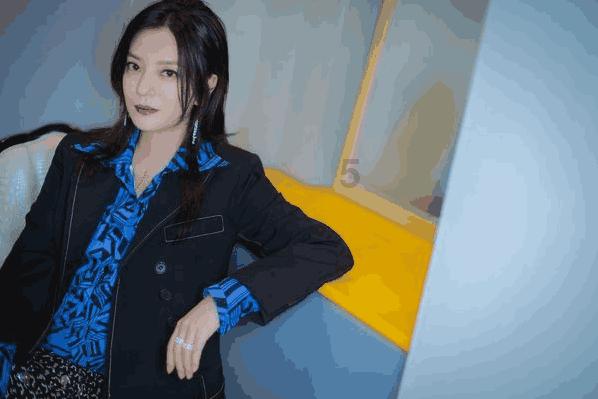 救援聪明的女子